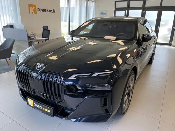 BMW i7 xDrive 60, elektro, TOP výbava, skleněné prvky, ...
